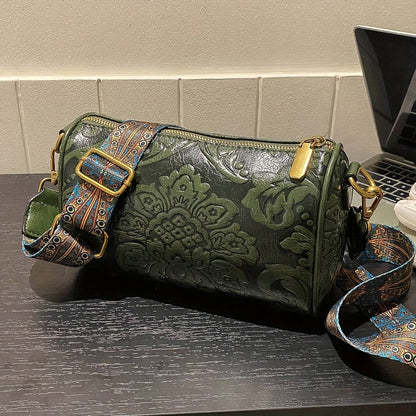 Bolsa Cilíndrica Clássica com Relevo Floral Retrô